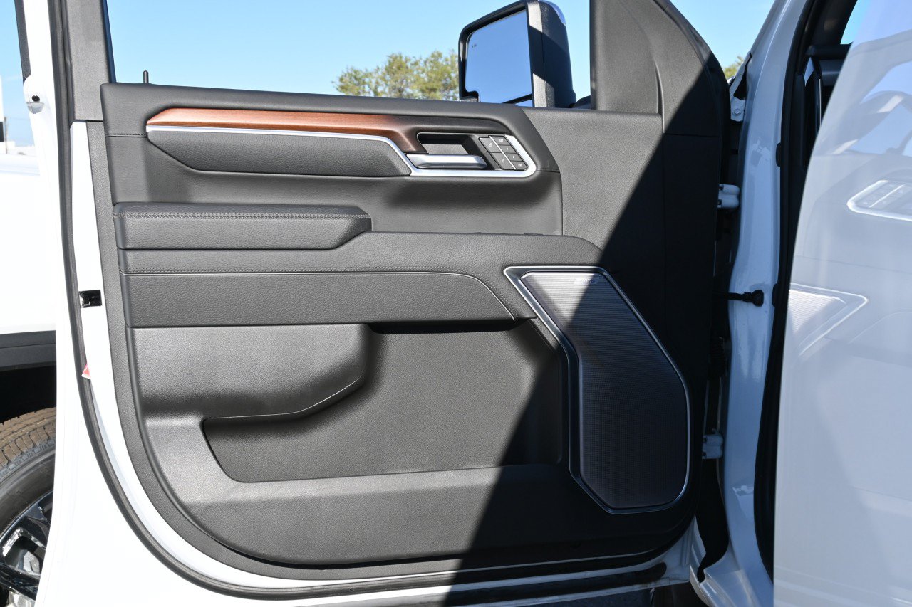 Used 2025 GMC Sierra 2500 Denali AWD/4WD image 19