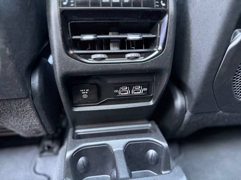 Used 2023 Jeep Grand Cherokee L Limited w/ Luxury Tech Group II AWD/4WD image 29