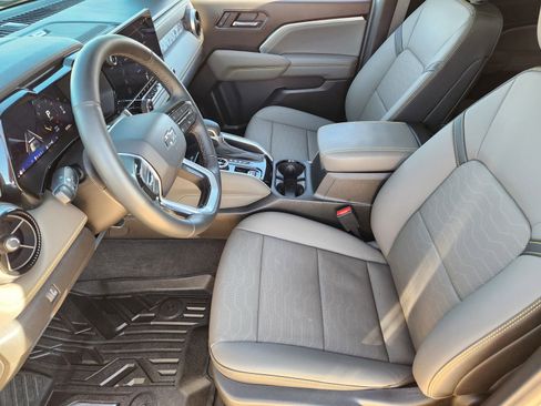 Used 2025 Chevrolet Colorado ZR2 w/ Technology Package image 17