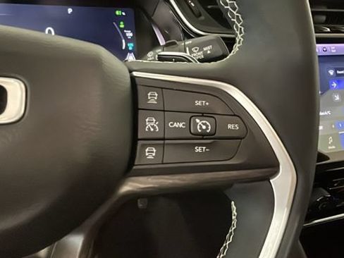 Used 2023 Jeep Grand Cherokee 4WD 4xe image 17