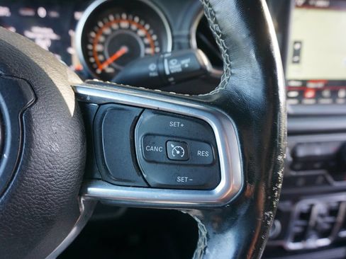 Used 2022 Jeep Wrangler Unlimited Sahara w/ Cold Weather Group AWD/4WD image 8