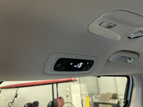 Used 2022 Chrysler Pacifica Touring-L w/ Uconnect Theater Family Group image 40