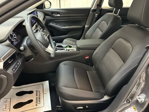 New 2025 Nissan Altima 2.5 SV image 4