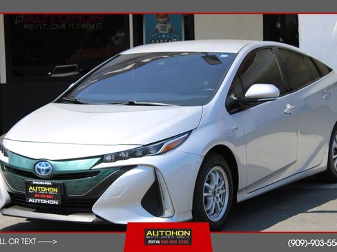 Used 2018 Toyota Prius Prime Premium FWD image 1