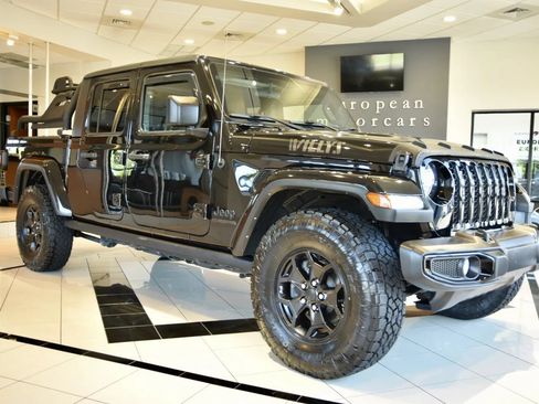 Used 2021 Jeep Gladiator Sport AWD/4WD image 1