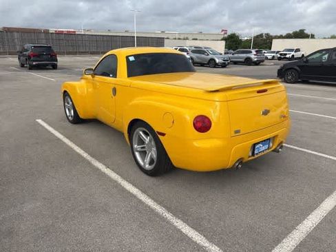 Used 2003 Chevrolet SSR w/ Preferred Equipment Group image 3
