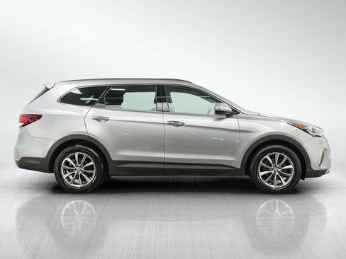 Used 2017 Hyundai Santa Fe SE w/ Cargo Package AWD/4WD image 6
