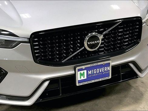 Used 2022 Volvo XC60 B5 R-Design w/ Advanced Package image 33