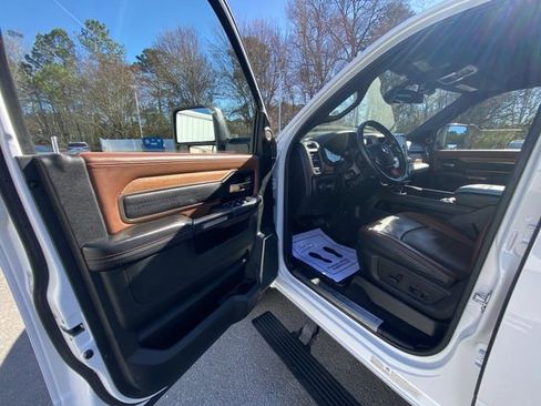 Used 2024 RAM 3500 Limited image 11