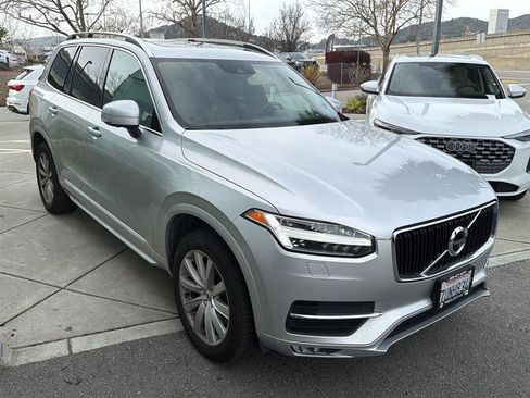 Used 2016 Volvo XC90 T6 Momentum w/ Momentum Plus Package image 4