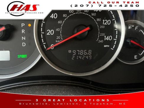Used 2017 Toyota RAV4 LE AWD/4WD image 16