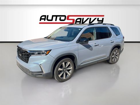 Used 2024 Honda Pilot Touring image 3