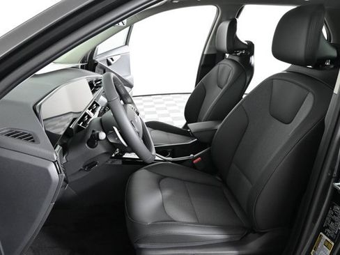 New 2025 Kia Niro EX Touring image 18