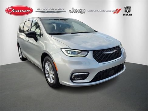 New 2026 Chrysler Pacifica Select image 1