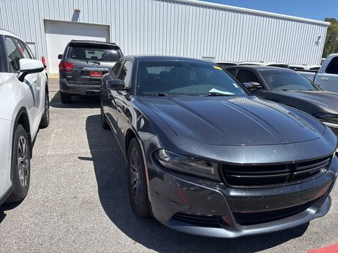 Used 2018 Dodge Charger GT image 3