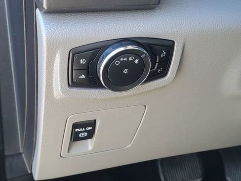 Used 2015 Ford F150 XLT AWD/4WD image 8