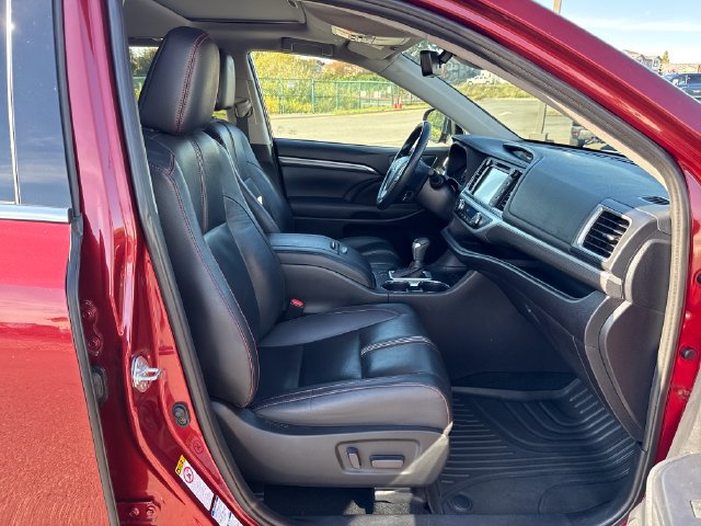 Used 2019 Toyota Highlander SE AWD/4WD image 10