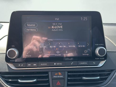 Used 2024 Nissan Altima 2.5 SV image 17