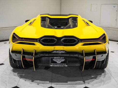 Used 2024 Lamborghini Revuelto image 8