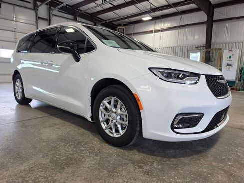 Used 2026 Chrysler Pacifica Select FWD image 7