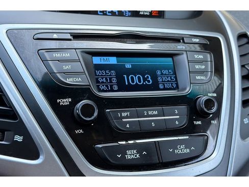 Used 2016 Hyundai Elantra SE FWD image 19