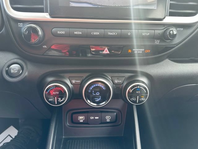Used 2025 Hyundai Venue SEL FWD image 20