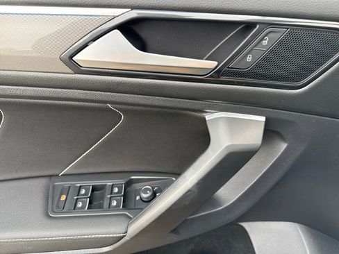 Used 2023 Volkswagen Tiguan SE R-Line image 12