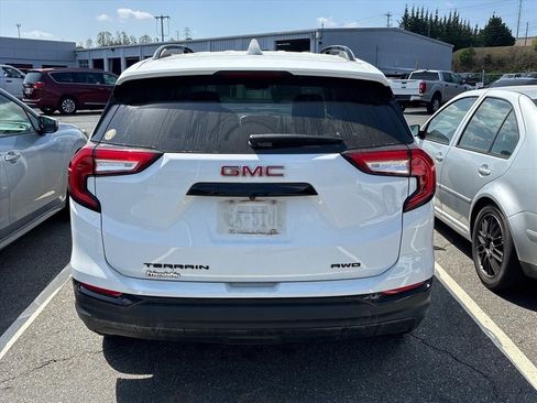 Used 2022 GMC Terrain SLE w/ Driver Convenience Package image 7