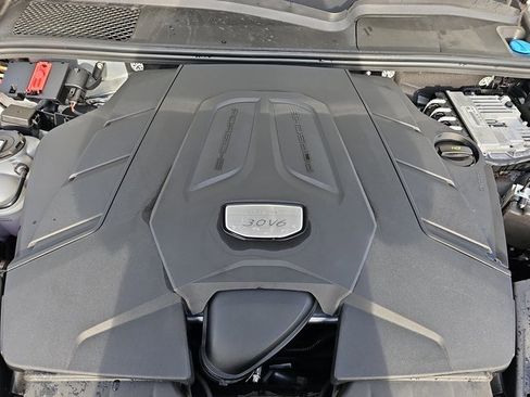 Used 2023 Porsche Cayenne image 30