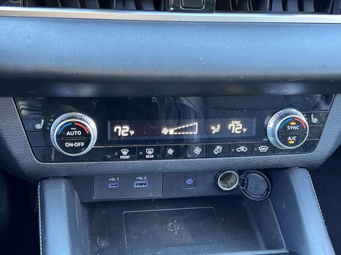 Used 2024 Mitsubishi Outlander SE Black Edition image 19