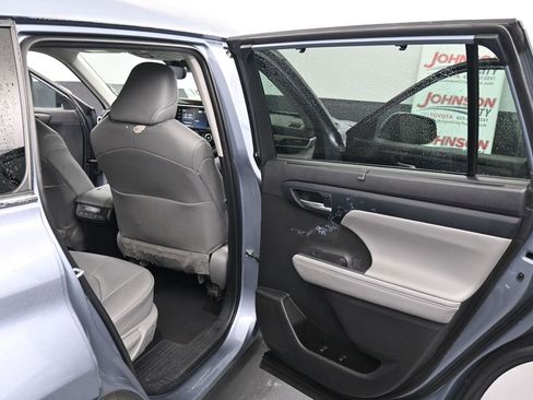 Used 2022 Toyota Highlander XLE image 25