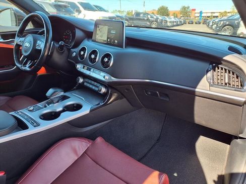 Used 2018 Kia Stinger GT2 image 11