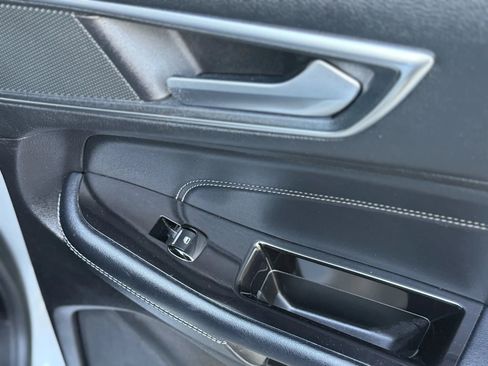 Used 2018 Ford Edge Titanium image 27