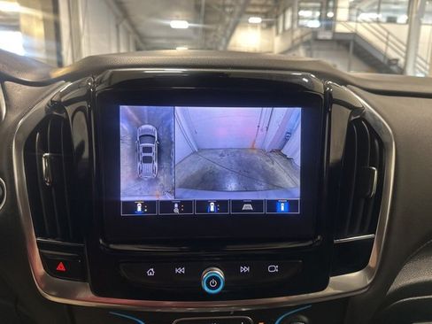 Used 2023 Chevrolet Traverse RS image 28