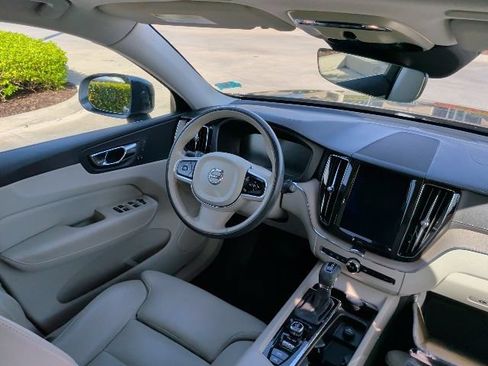 Used 2018 Volvo XC60 T5 Inscription w/ Convenience Package AWD/4WD image 3