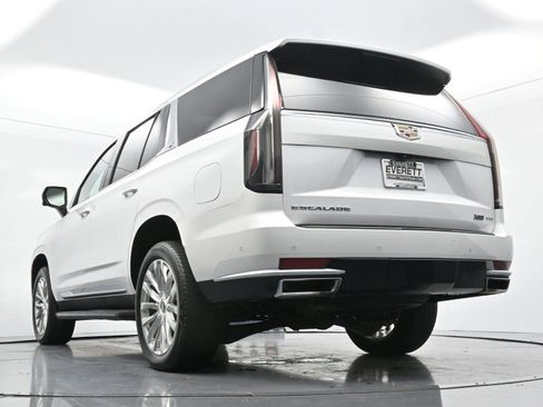 Used 2023 Cadillac Escalade Premium Luxury AWD/4WD image 48