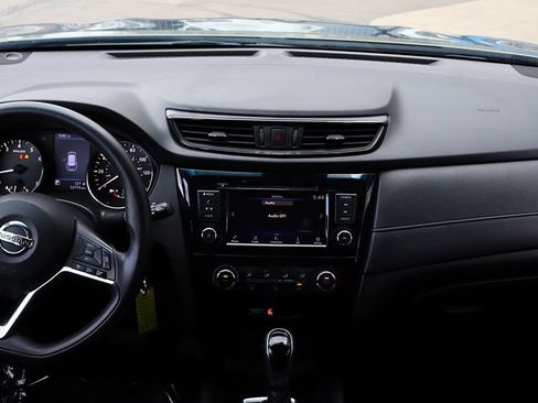 Used 2020 Nissan Rogue S FWD image 35