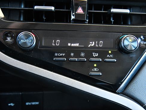 Used 2022 Toyota Camry SE FWD image 22