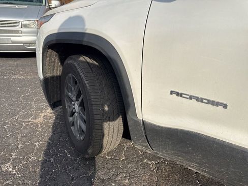 Used 2019 GMC Acadia SLT image 3