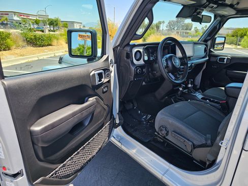 Used 2024 Jeep Wrangler Unlimited AWD/4WD image 15