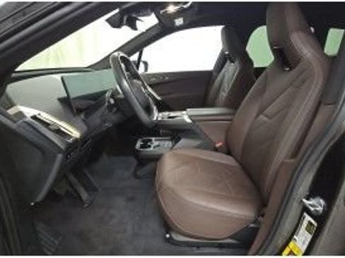 Used 2024 BMW iX xDrive50 w/ Sport Package AWD/4WD image 4