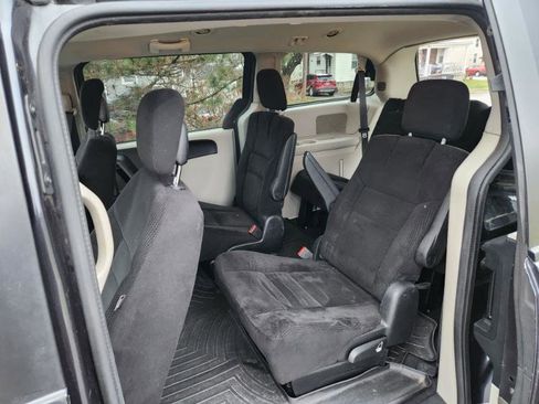 Used 2017 Dodge Grand Caravan SE image 15