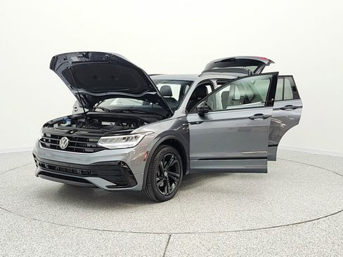 Used 2024 Volkswagen Tiguan SE R-Line image 9