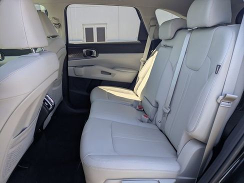 Used 2024 Kia Sorento S w/ Panoramic Sunroof Package image 13