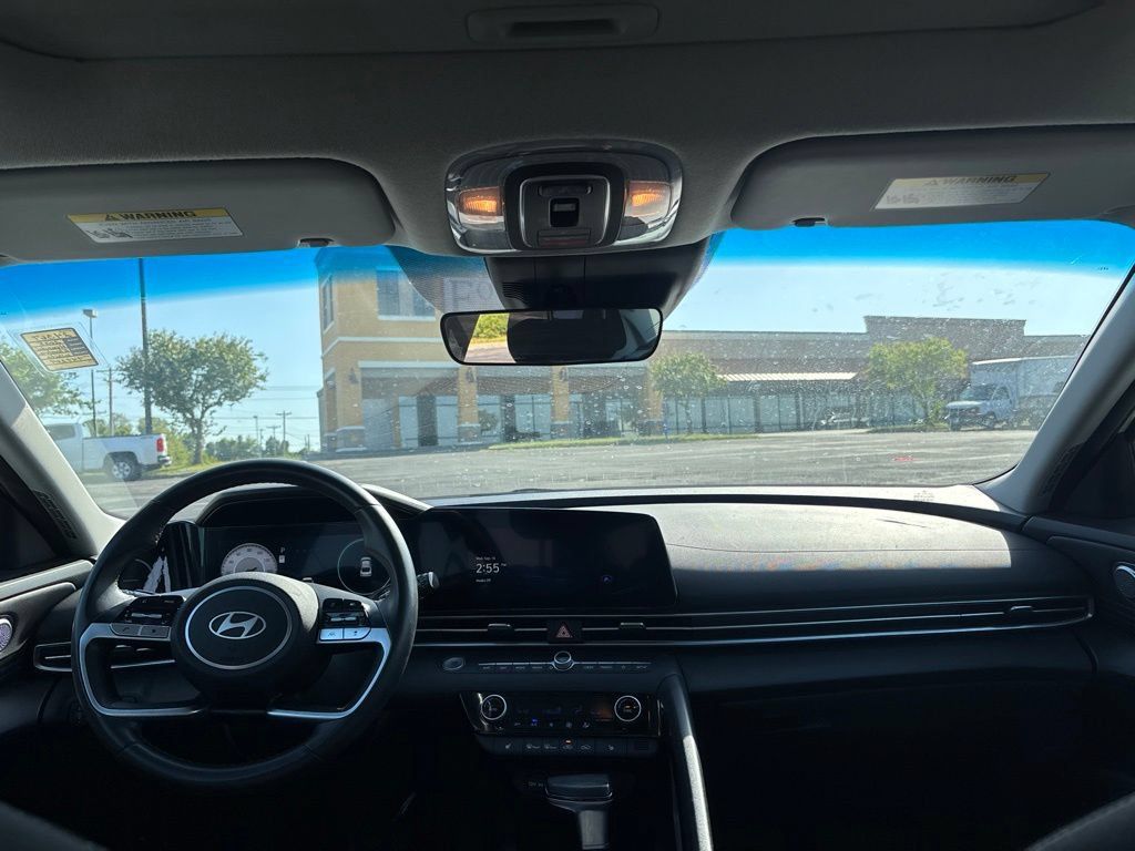 Used 2025 Hyundai Elantra SEL FWD image 11