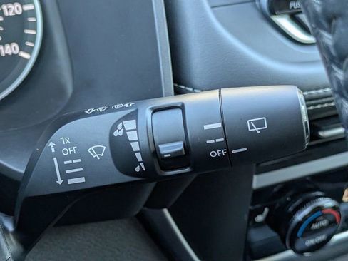 Used 2023 Nissan Rogue SV w/ SV Premium B Package image 31