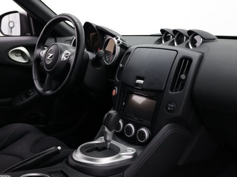 Used 2017 Nissan 370Z Coupe RWD image 33