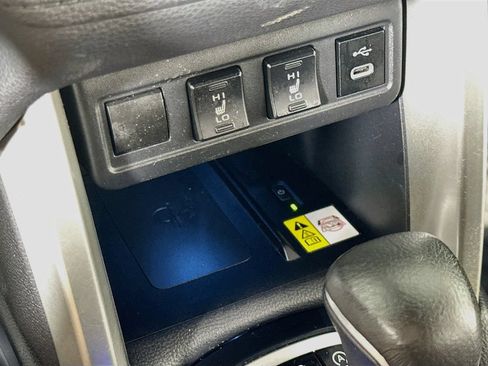 Used 2023 Toyota Corolla Cross XLE FWD image 30
