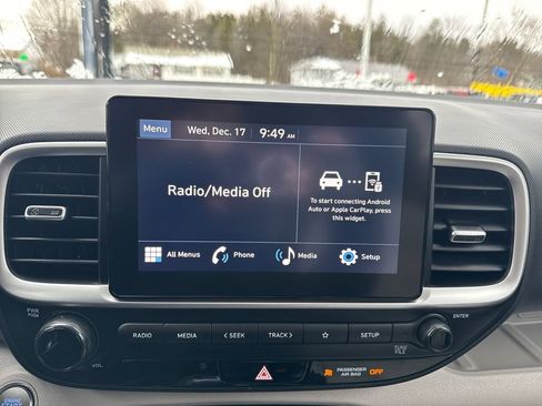 Used 2025 Hyundai Venue SEL image 11