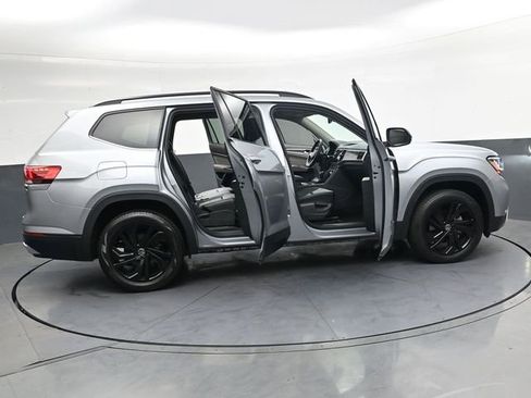 Used 2022 Volkswagen Atlas SE w/ Black Wheel Package AWD/4WD image 38
